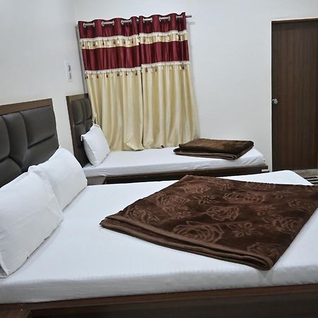 Hotel Roshan Palace Ambaji ภายนอก รูปภาพ