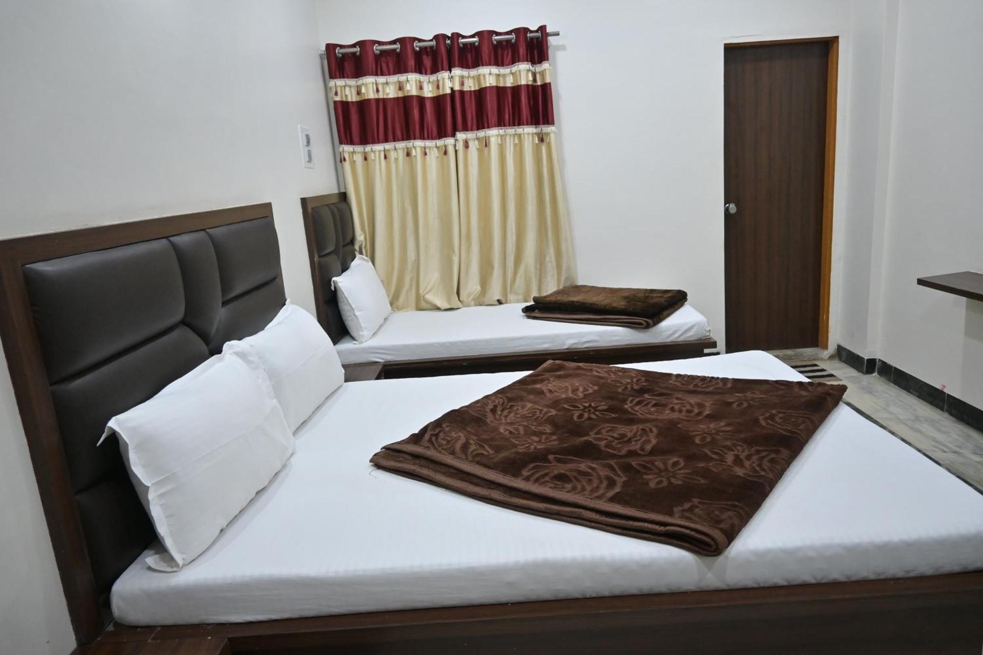 Hotel Roshan Palace Ambaji ภายนอก รูปภาพ