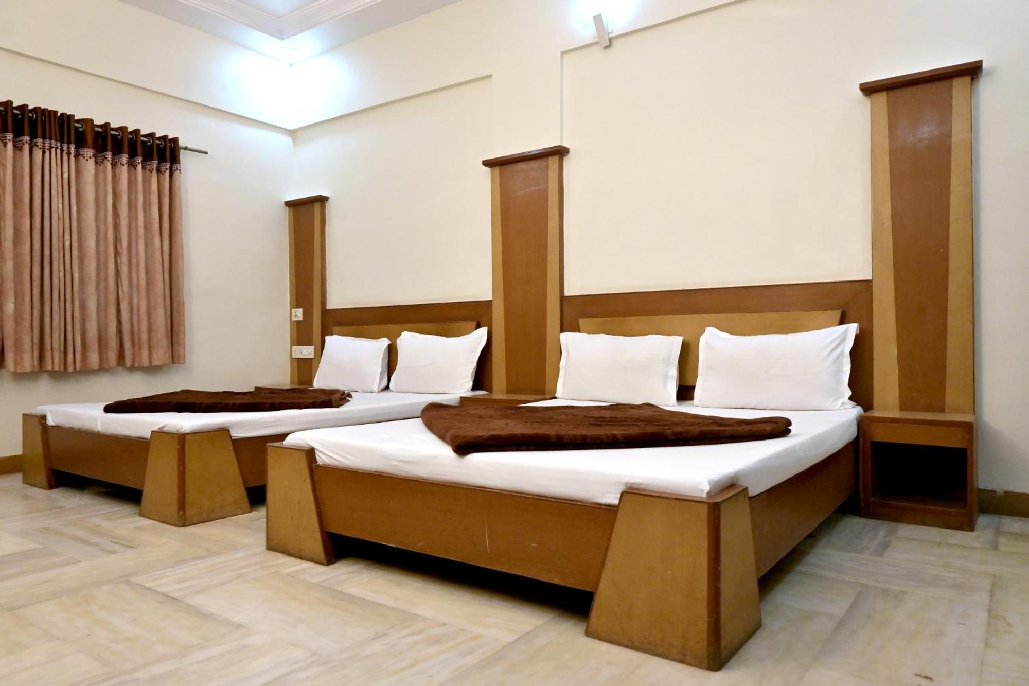 Hotel Roshan Palace Ambaji ภายนอก รูปภาพ