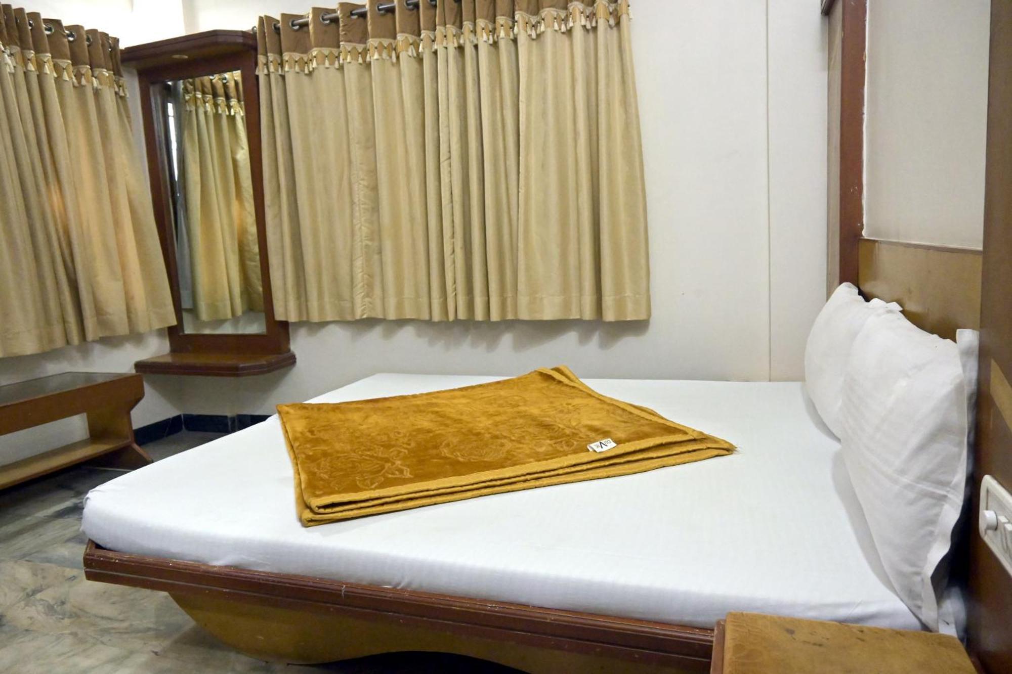 Hotel Roshan Palace Ambaji ภายนอก รูปภาพ