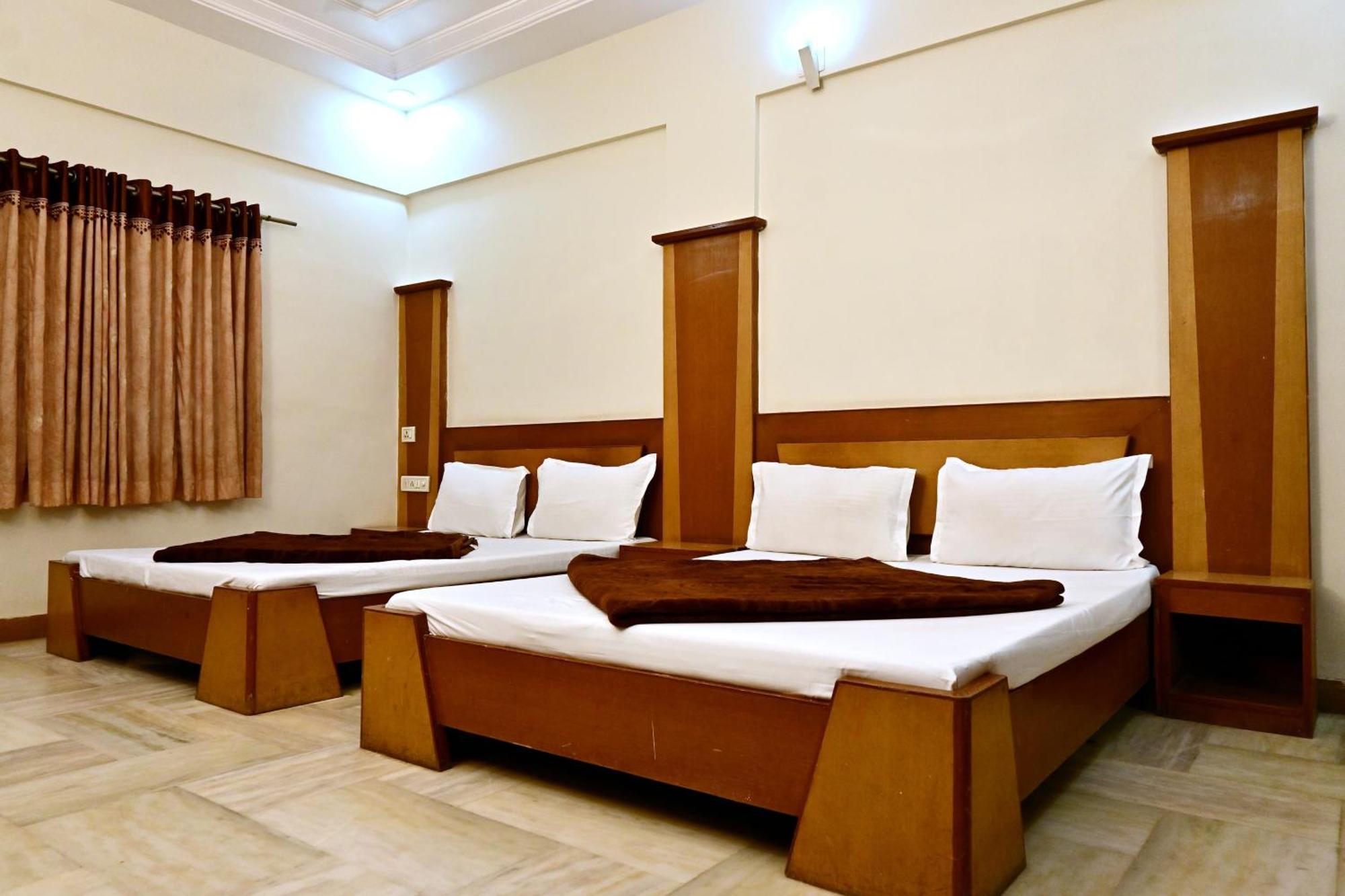 Hotel Roshan Palace Ambaji ภายนอก รูปภาพ